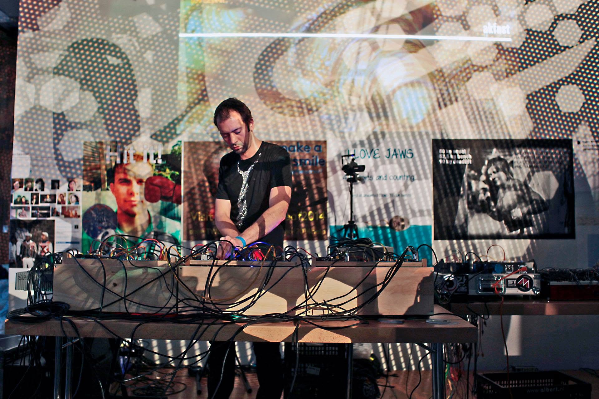 Noodlebar with Sybren Danz, Julian Edwardes, Roberto Auser, NØ-1 and 5/50. in WORM, Rotterdam